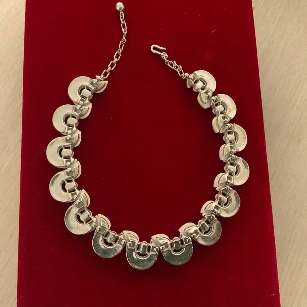 Vintage Crown Trifari Necklace - Picture 3 of 6